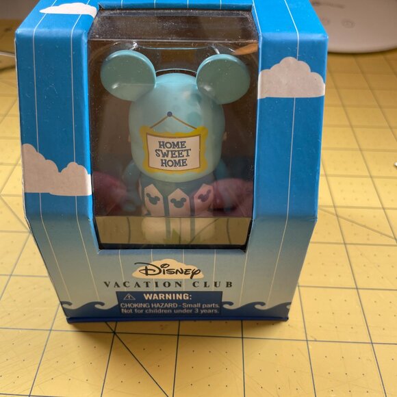 Disney Vinylmation DISNEY VACATION CLUB member EXCLUSIVE 3 inch Home Sweet Home - Picture 3 of 14